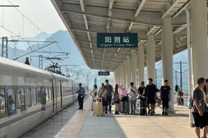 yangshuo-railway-station-platforms